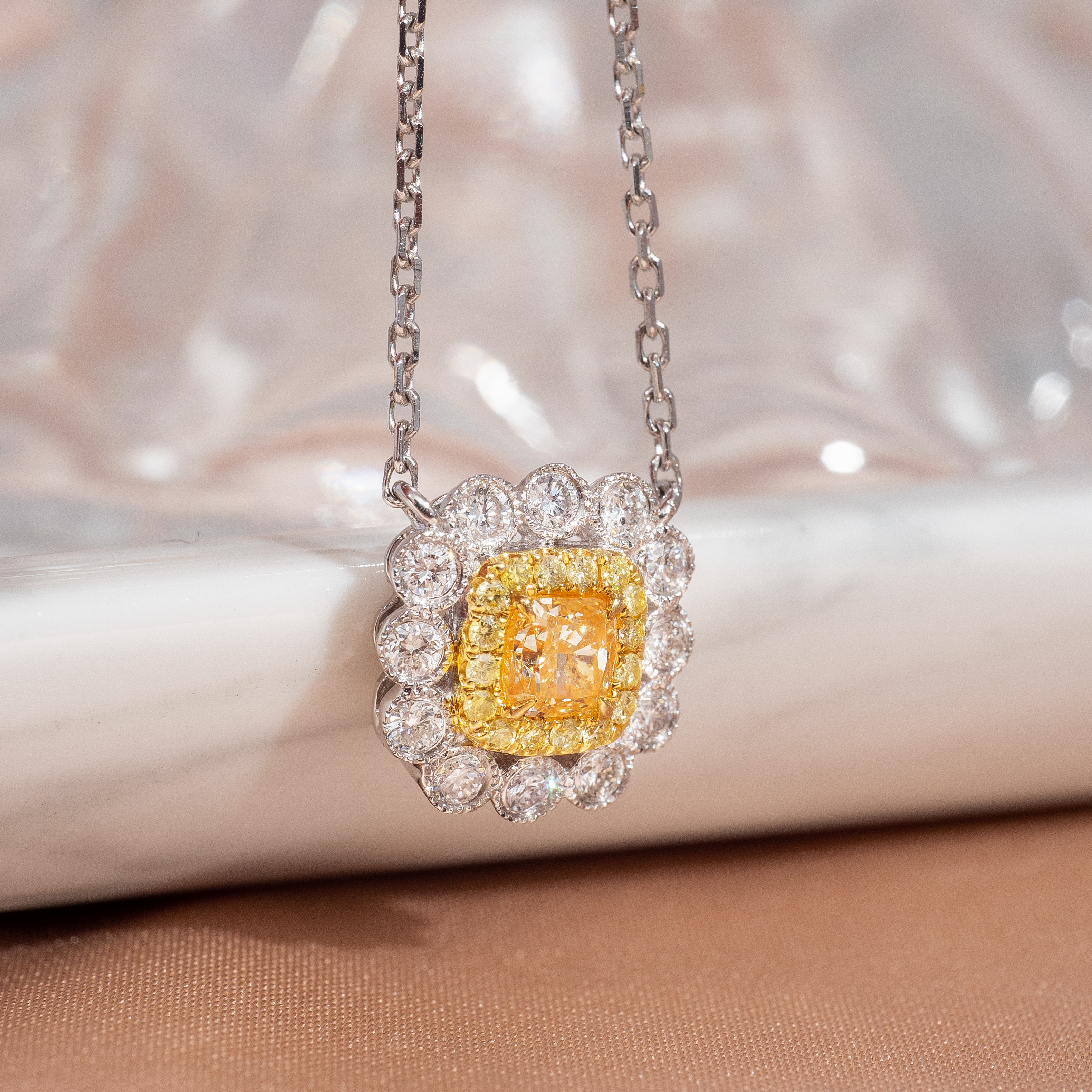 0.5ct yellow cushion diamond necklace商品描述待填