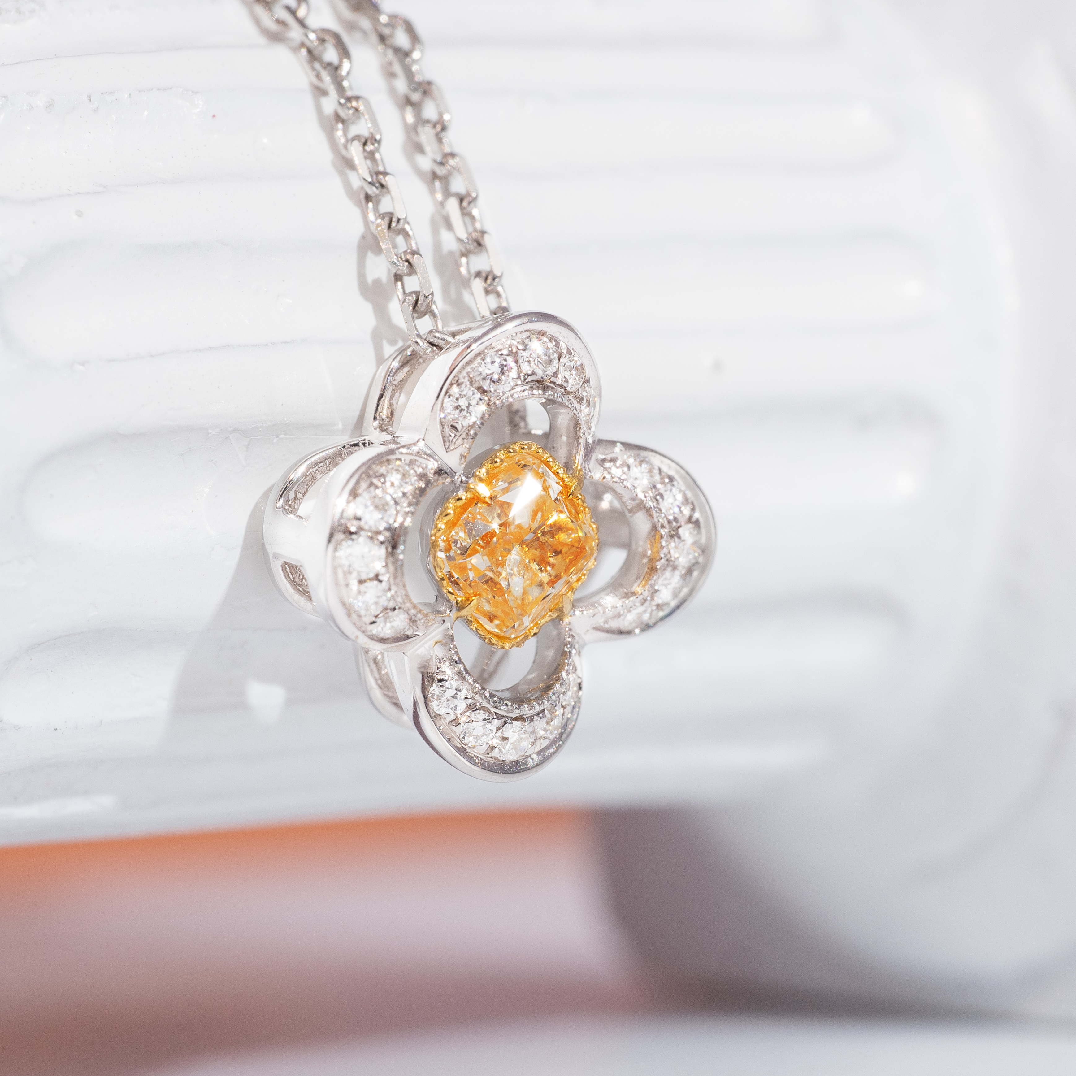 0.5ct yellow cushion diamond necklace商品描述待填