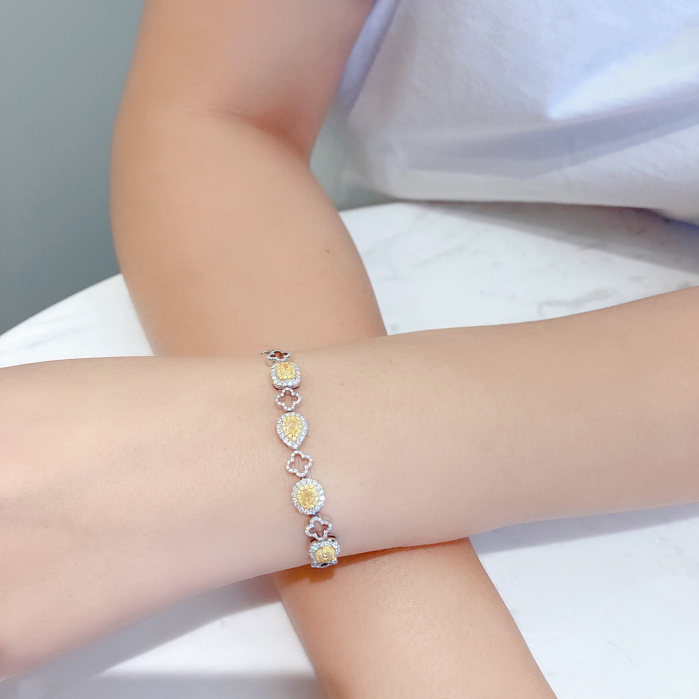 0.385ct cushion diamond bracelet