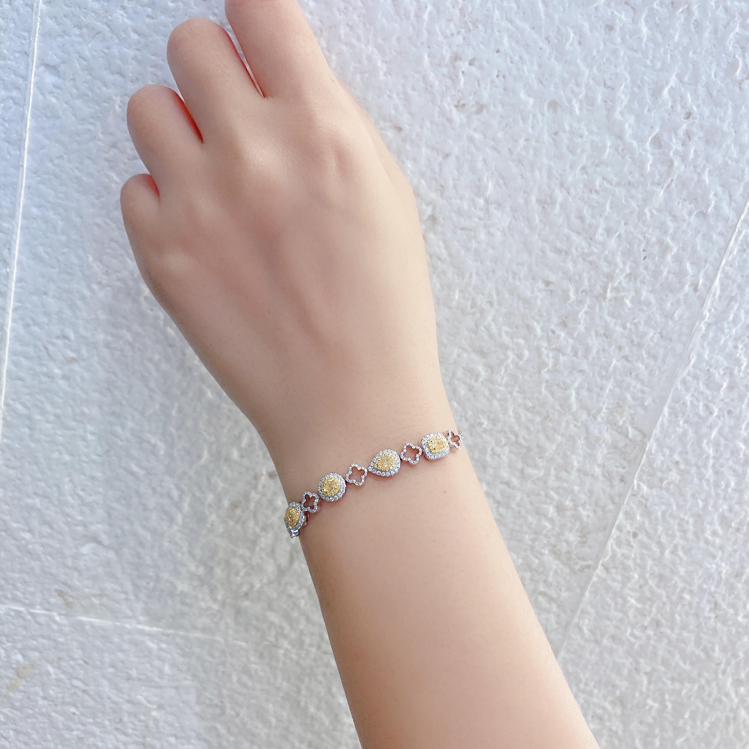 0.385ct cushion diamond bracelet