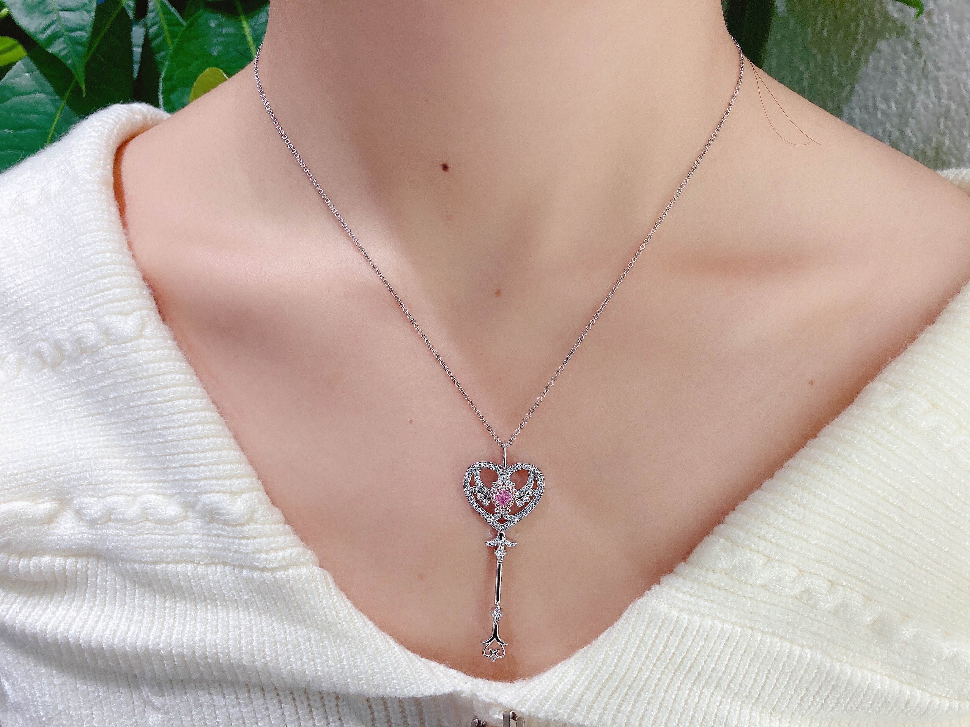 0.2ct heart pink diamond  pendant