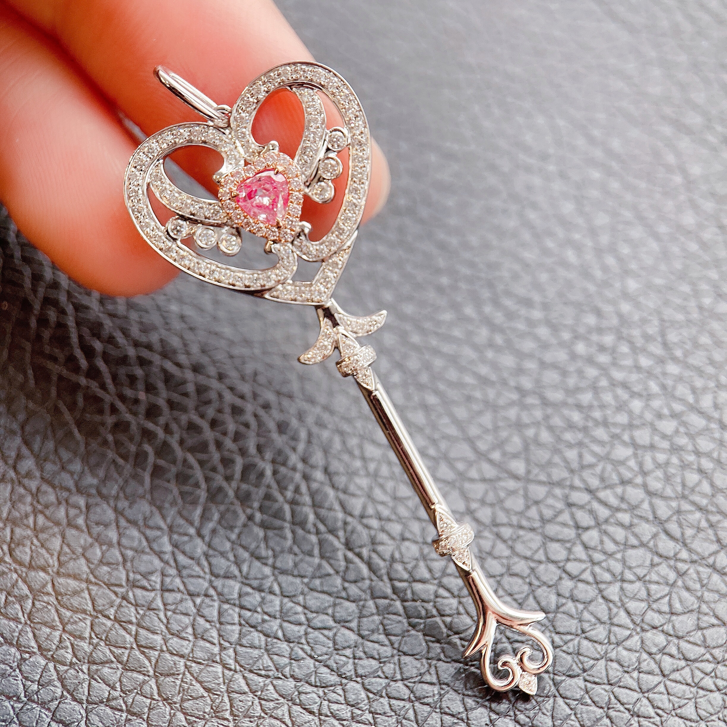 0.2ct heart pink diamond  pendant