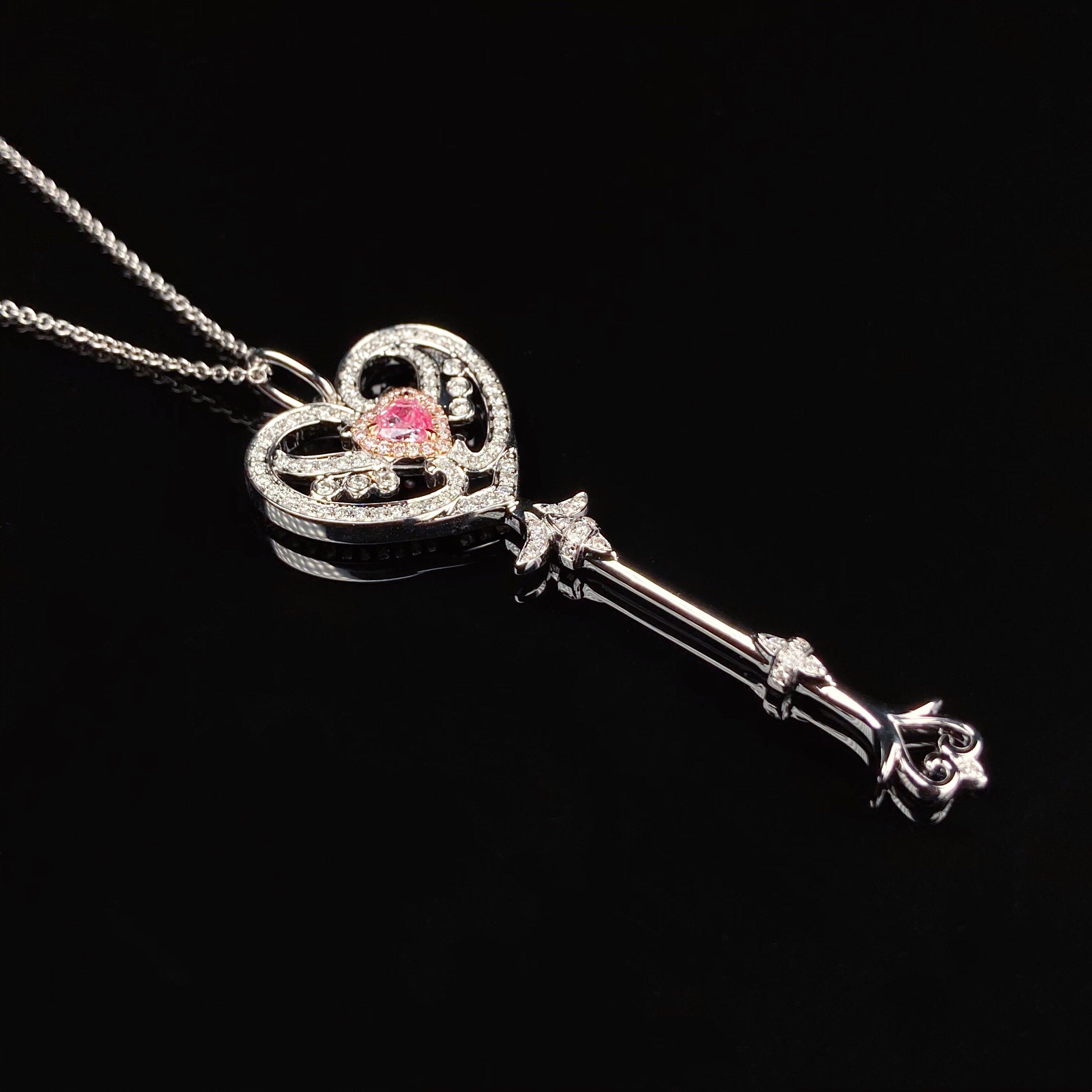 0.2ct heart pink diamond  pendant