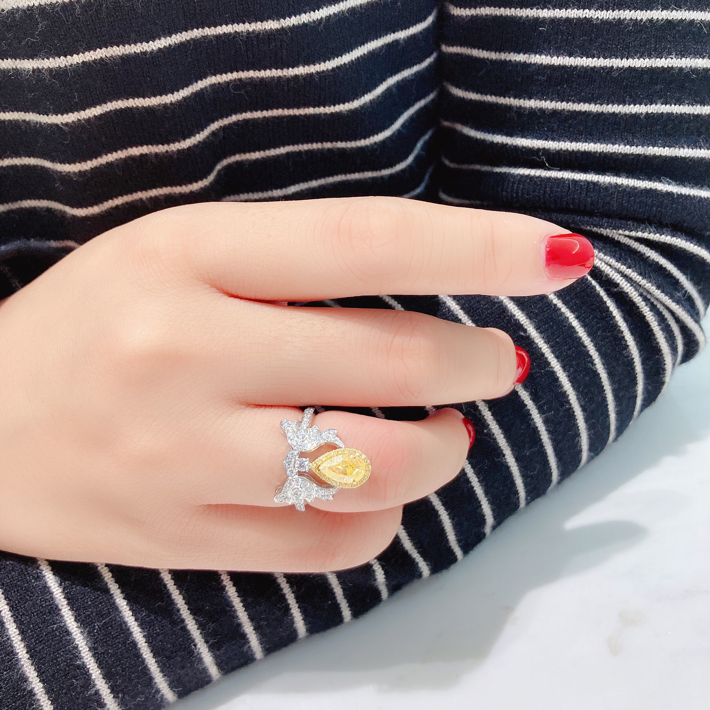 1ct pear yellow diamond ring