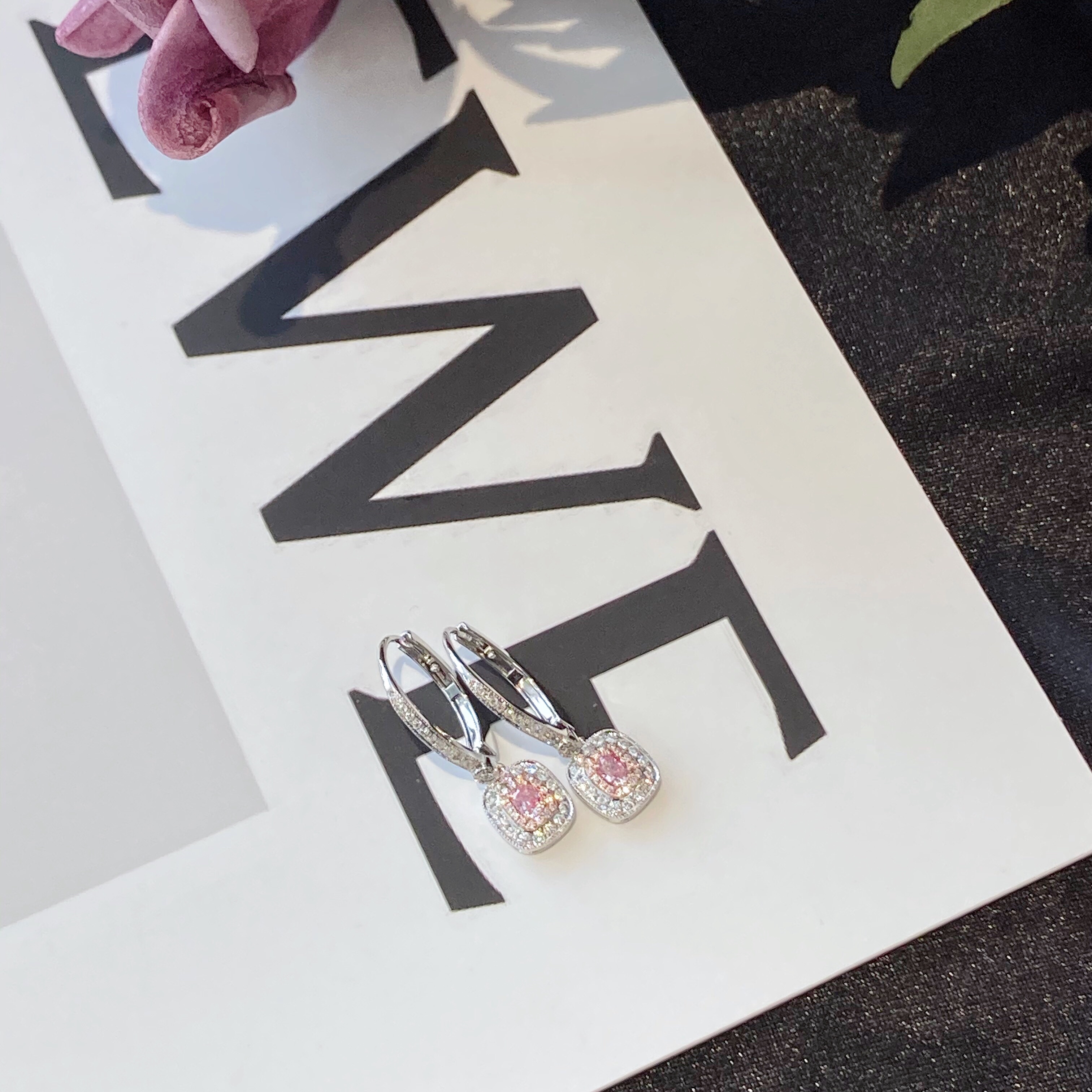 0.3ct cushion diamond earring