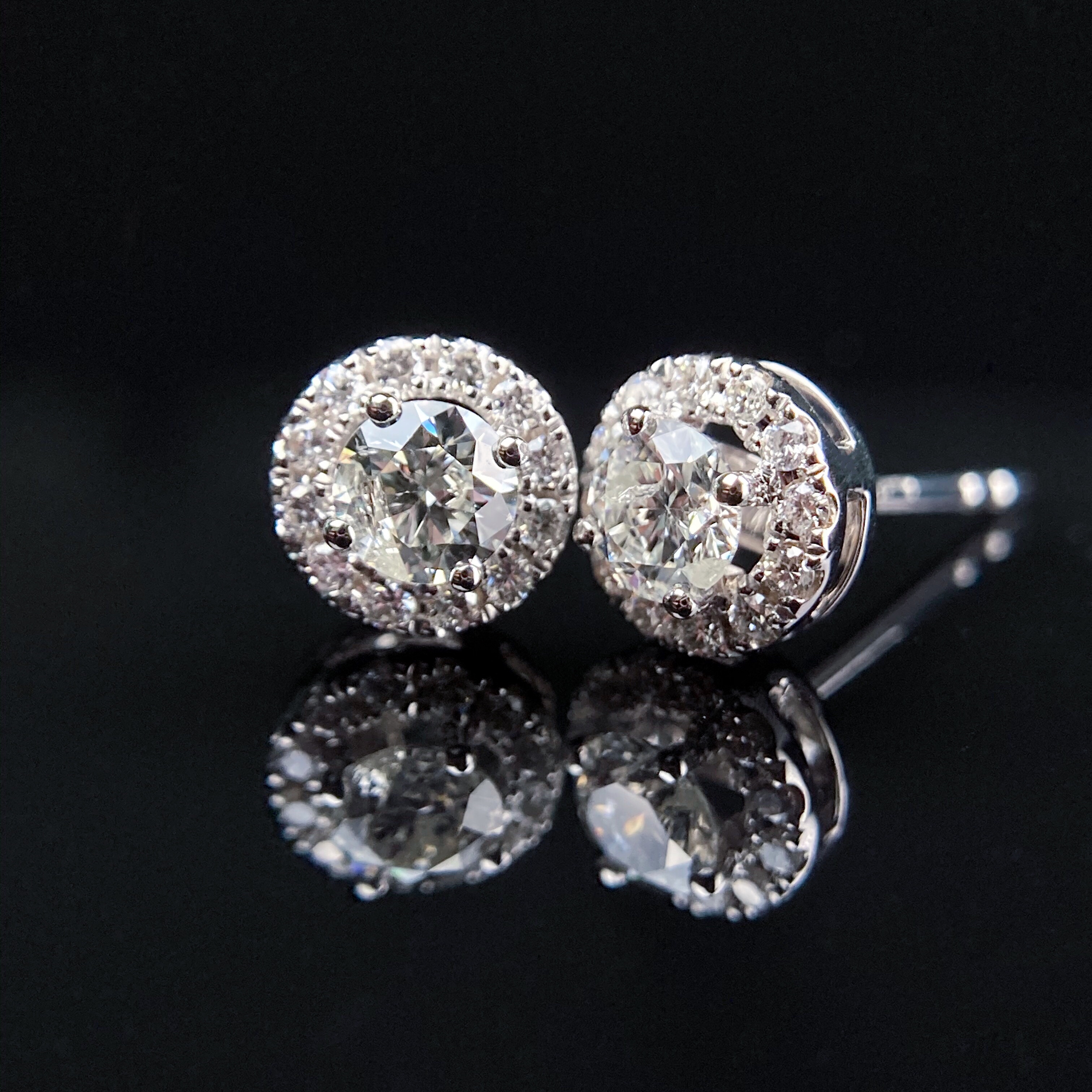 0.4ct round diamond earring