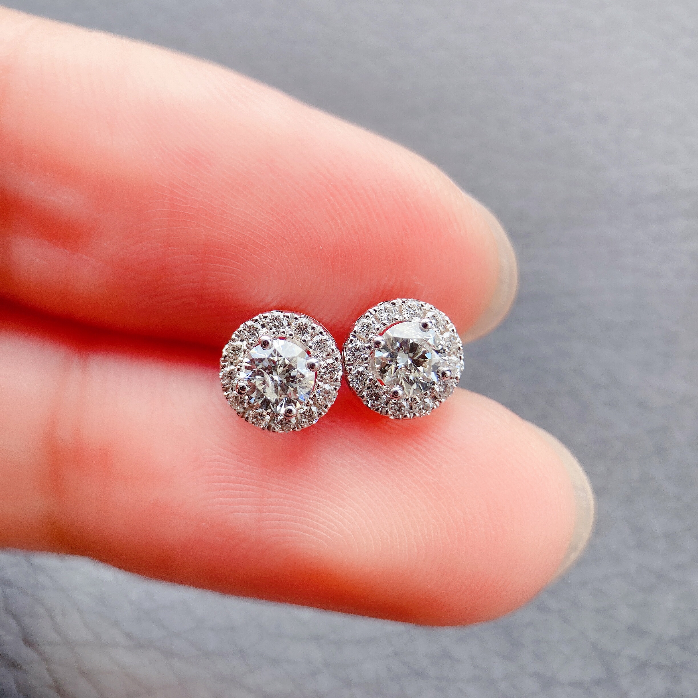 0.4ct round diamond earring