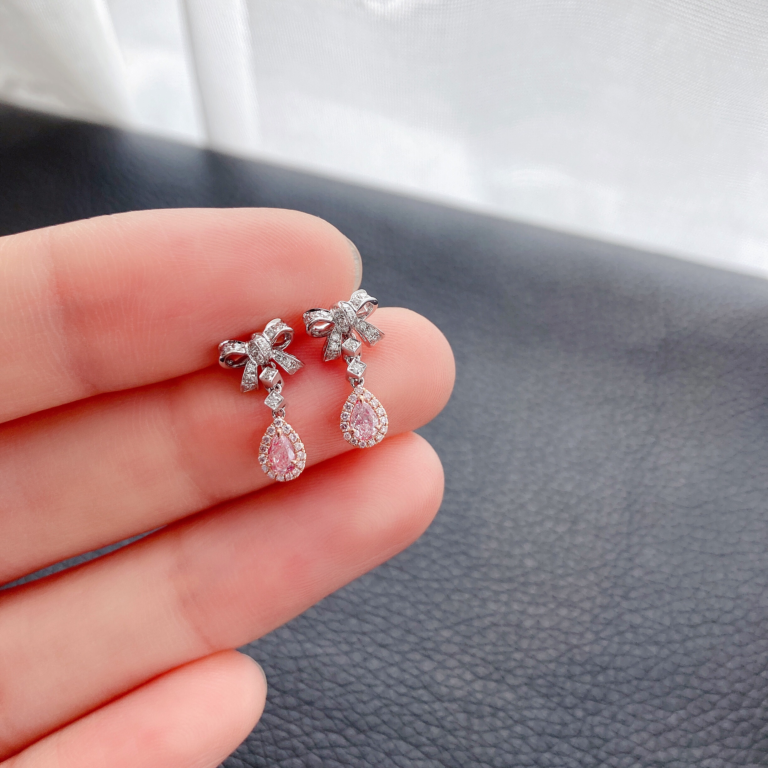 0.22ct pear diamond earring