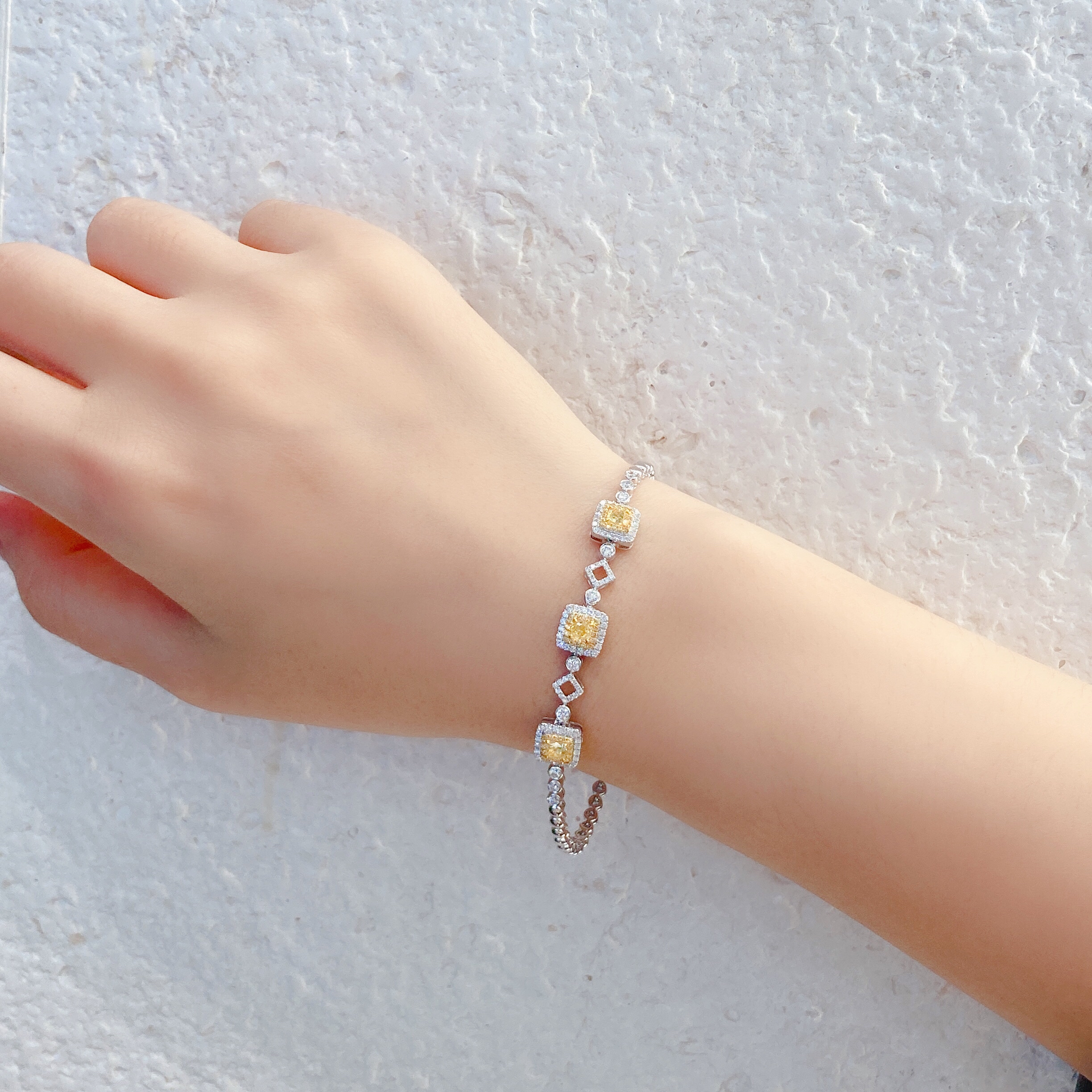 0.7ct cushion diamond bracelet