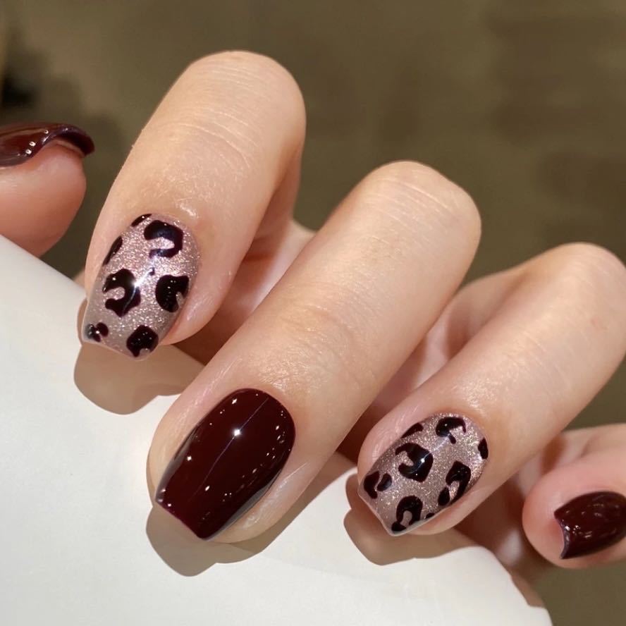 Pure hand light therapy nail Maillard leopard print wear nail wholesale finished product reusable nail patch removable