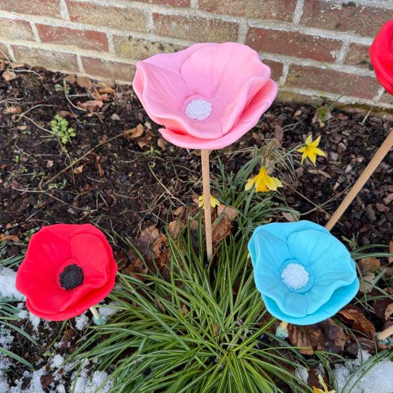 🐝🌸 Beautiful Flower-Shaped Insect Waterer 🐦