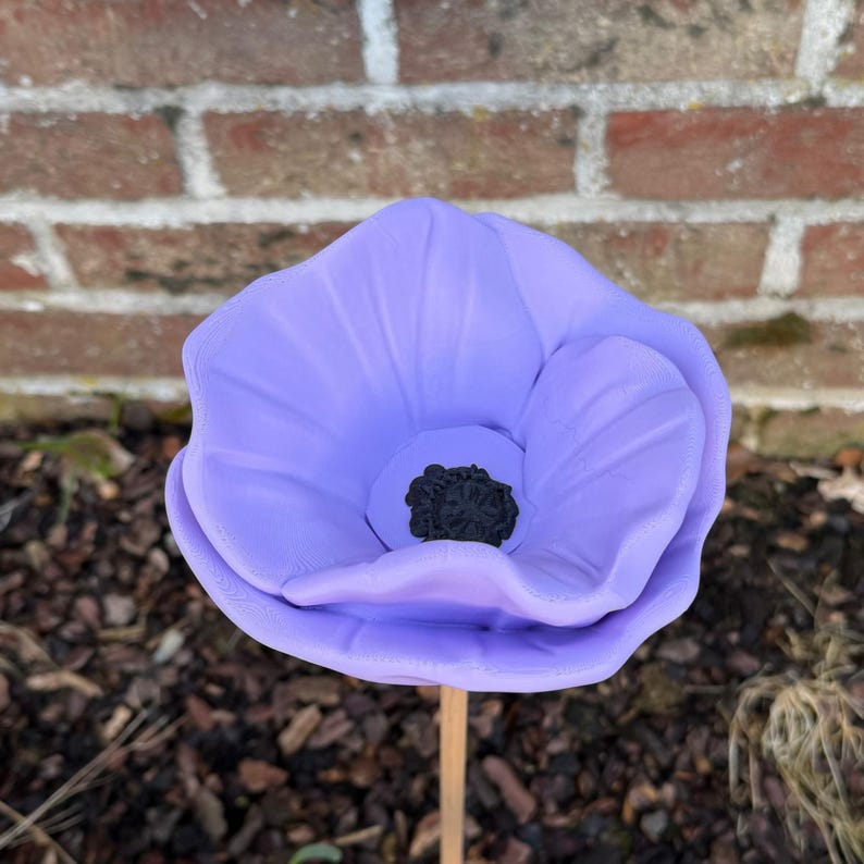 Beautiful Flower-Shaped Insect Waterer