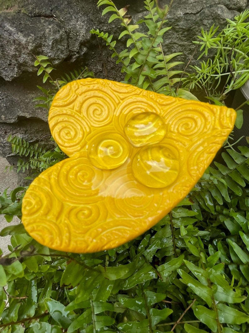 🌸Ceramic Heart Butterfly Bath Garden Stake
