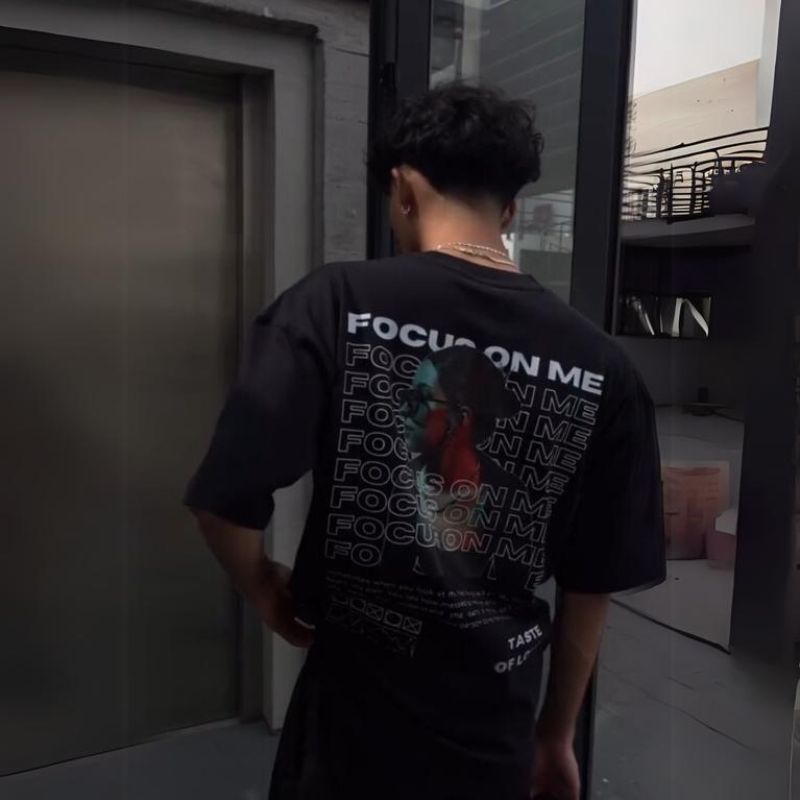 "SPOTLIGHT" HANDCRAFT TEE