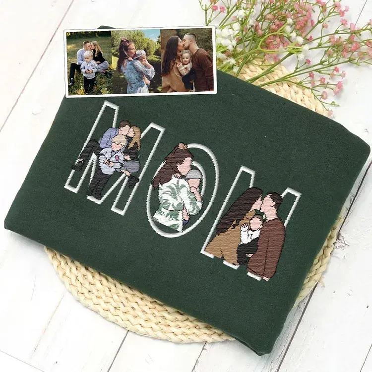 👨‍👩‍👧‍👦✨ Custom Family Embroidered Sweatshirt – A Unique and Heartwarming Gift for Dad or Mom