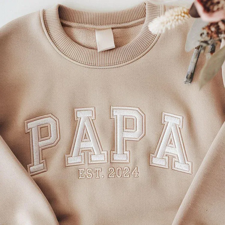 Custom Embroidered papà,papá,pai Sweatshirt with Multilayer Outline