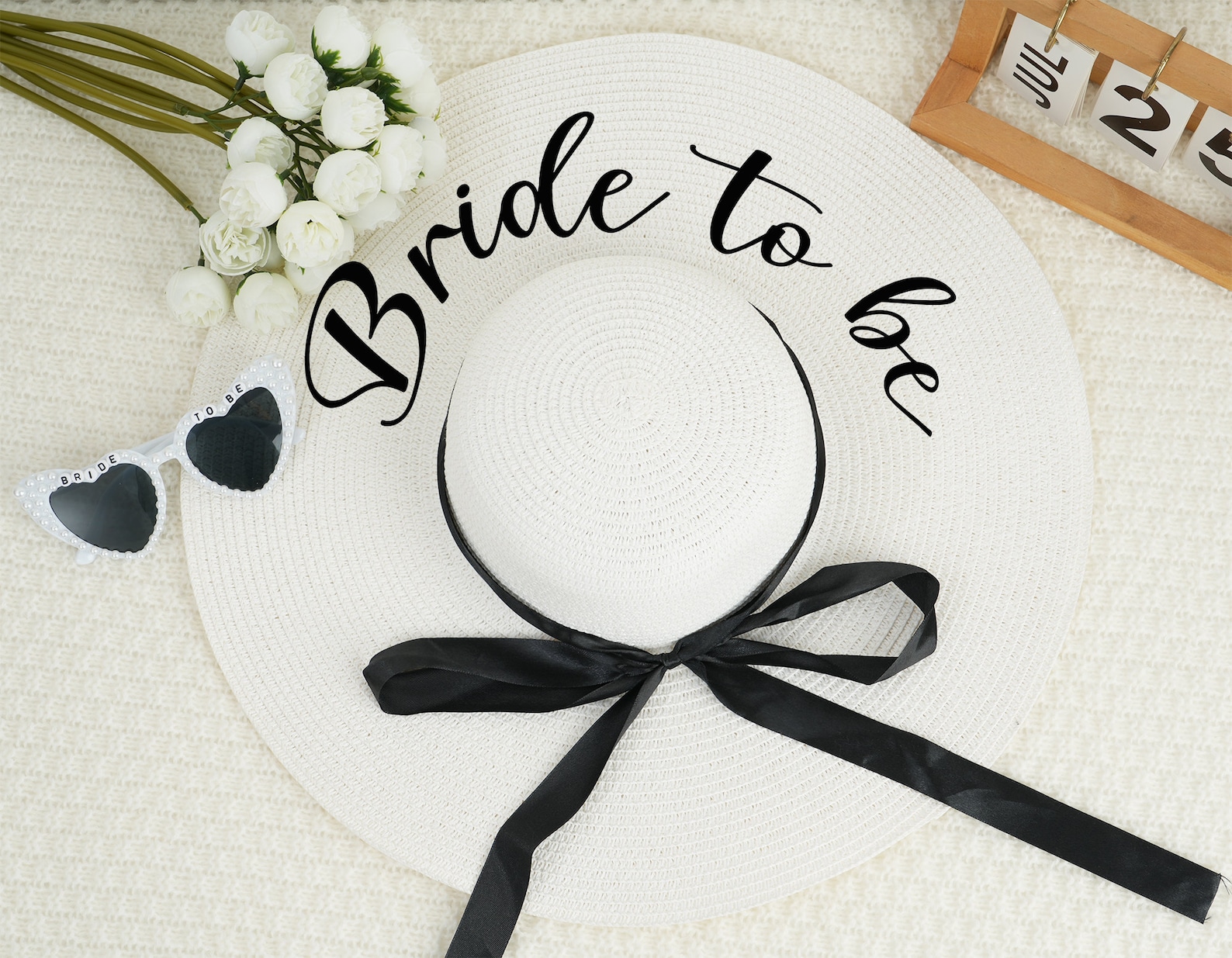 Custom Bride Sun Hat, Personalized beach Hat, Customized Beach Hat, Bridesmaid Beach Hat, Bridesmaid Gift, White Floppy Hat for Honeymoon