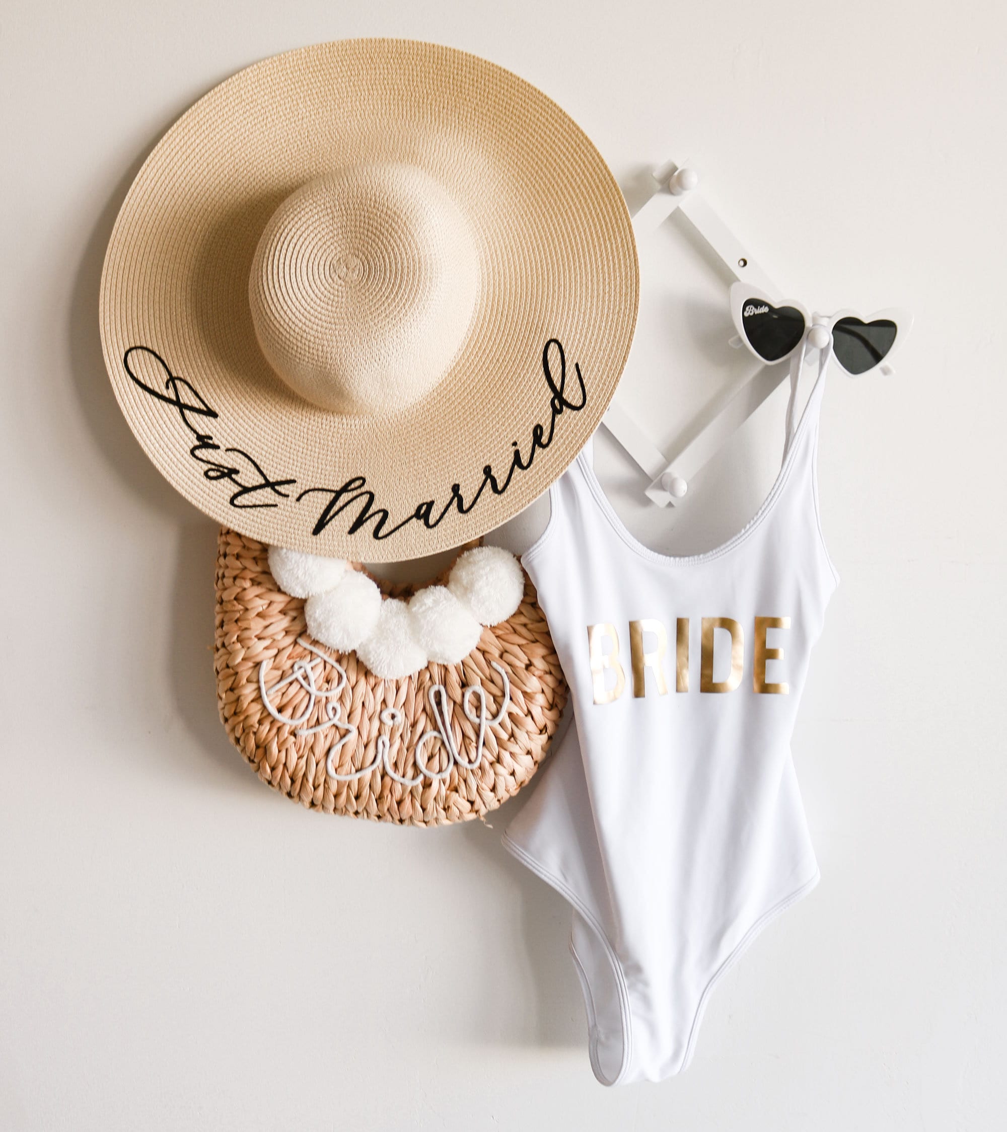 Custom Bride Sun Hat - Summer Bride Gift Idea - Bachelorette Party Hat - Bride Beach Hat - White Floppy Hat for Honeymoon