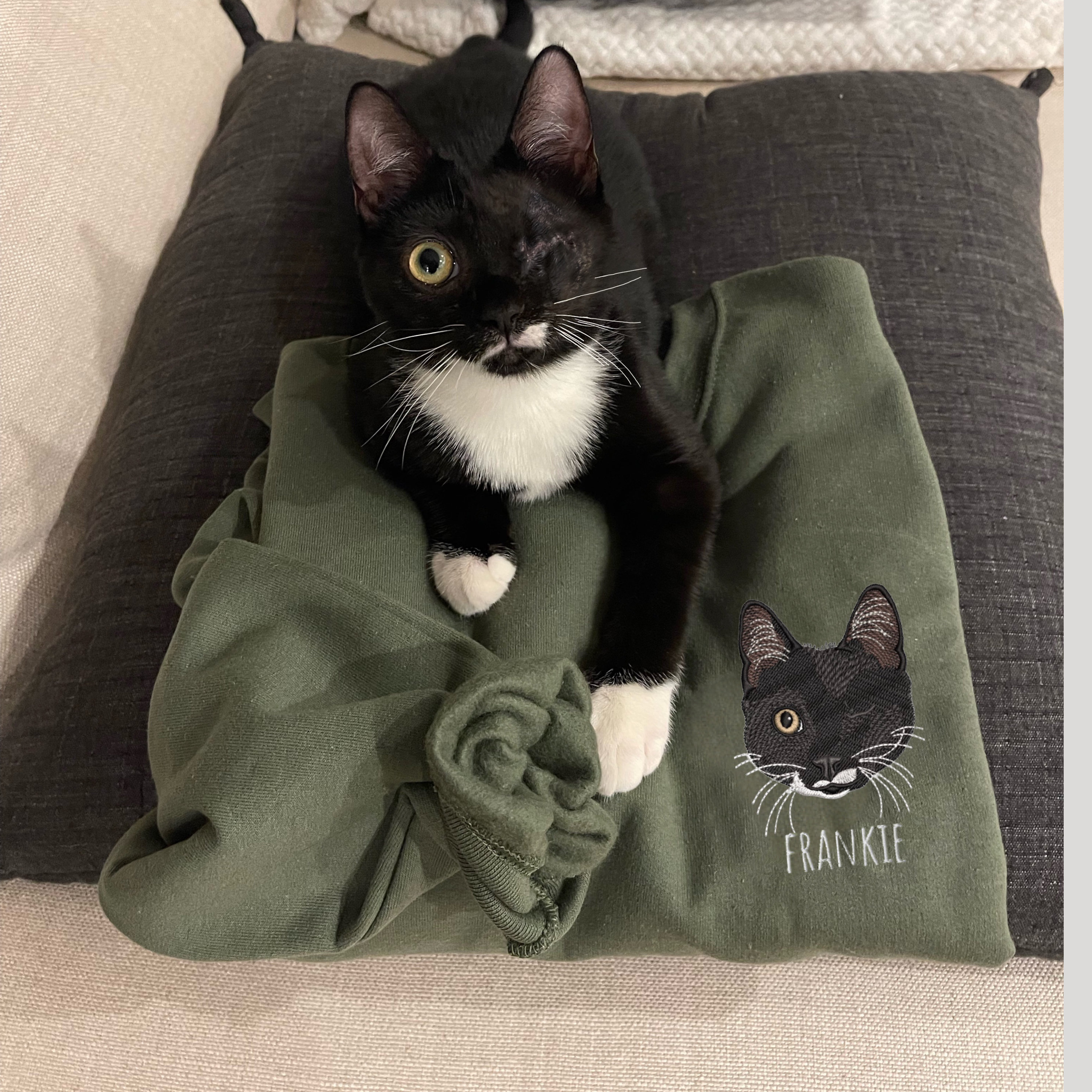 Custom Pet Face Sweatshirt – Personalized Dog & Cat Portraits, Pet Memorial Gifts, Ideal for Dog Moms & Cat Moms