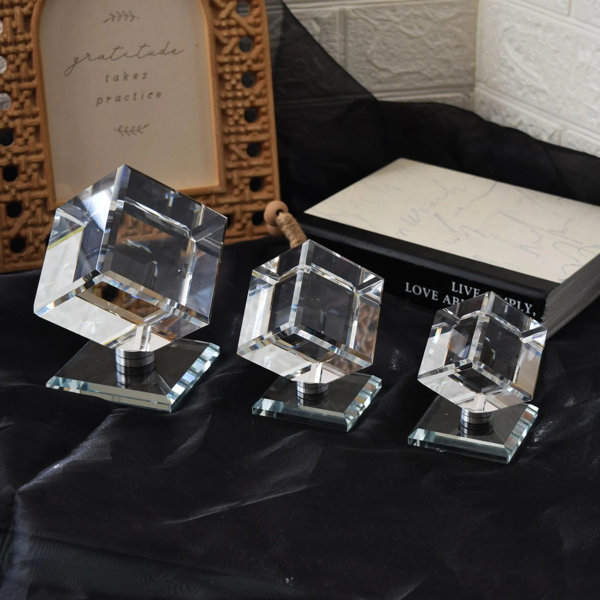Custom Spinning Photo Keepsake Cube Personalized 3‑Memory Photo Display Unique Anniversary & Couple Gift