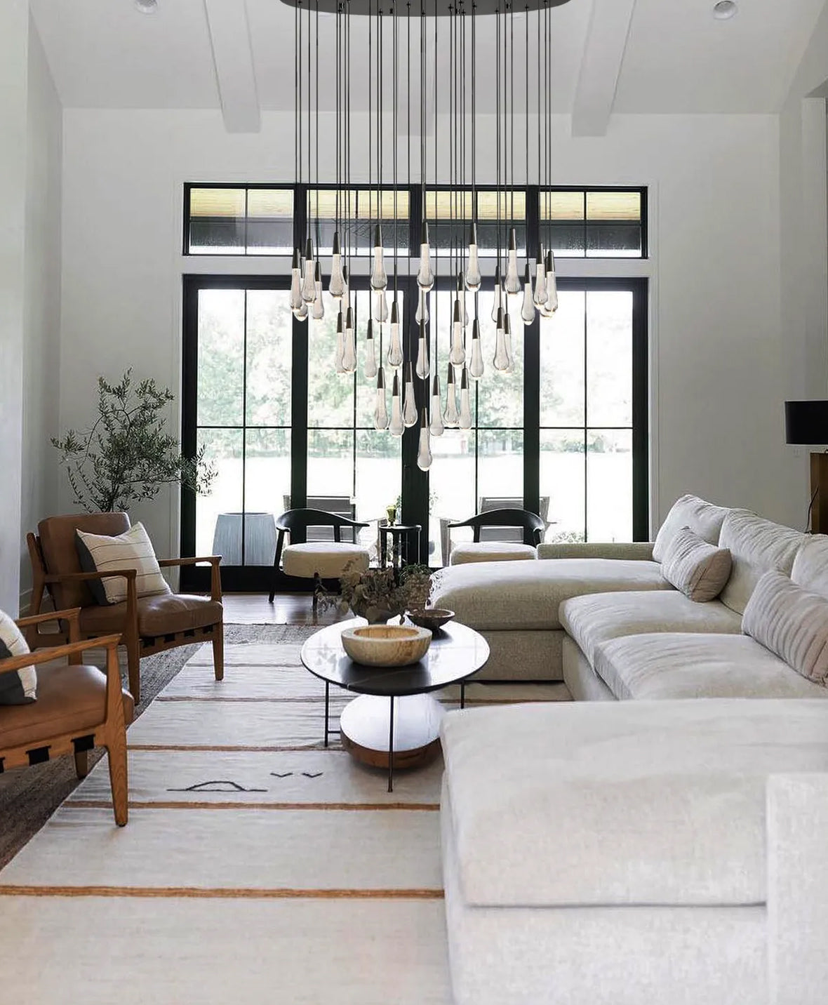 Solitaire Raindrop Round Chandelier for living room