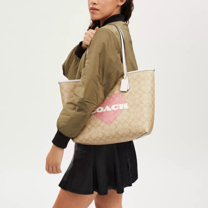 Cokhjgach City Tote In Signature Canvas With Heart Print