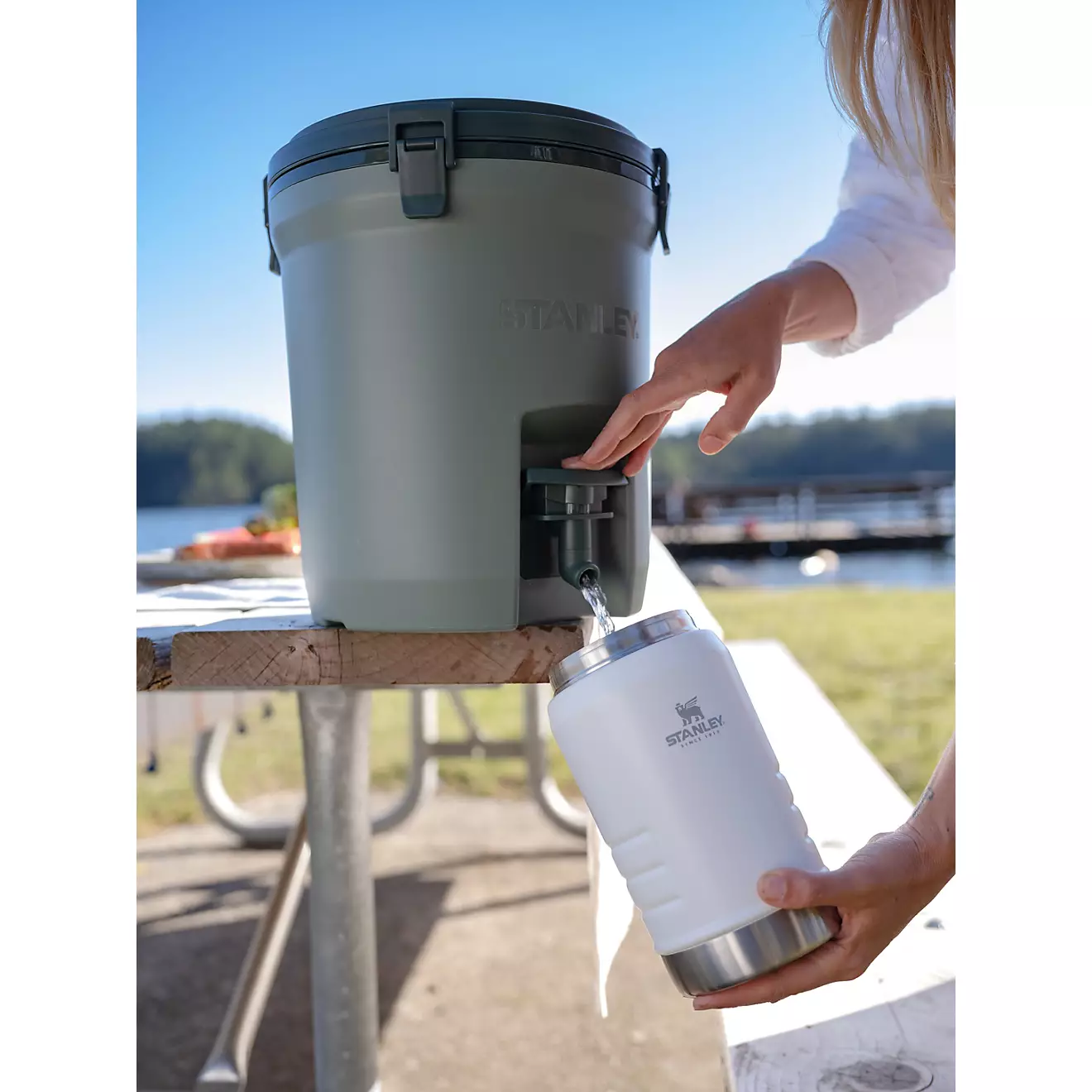 stakhjgnley The IceFlow 40 oz Classic Flip Straw Water Jug