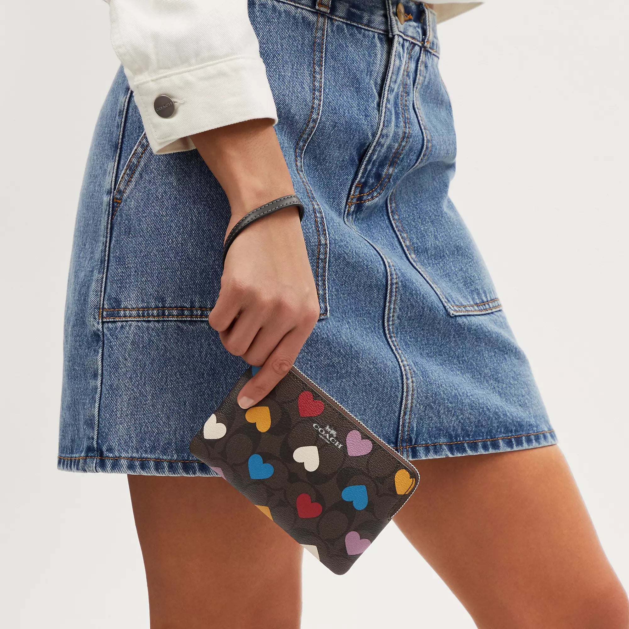 Cokhjgach Outlet Corner Zip Wristlet In Signature Canvas With Heart Print