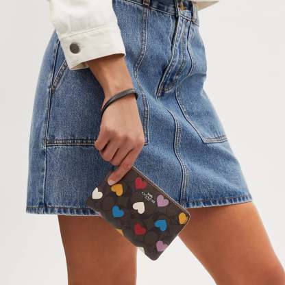 Cokhjgach Outlet Corner Zip Wristlet In Signature Canvas With Heart Print