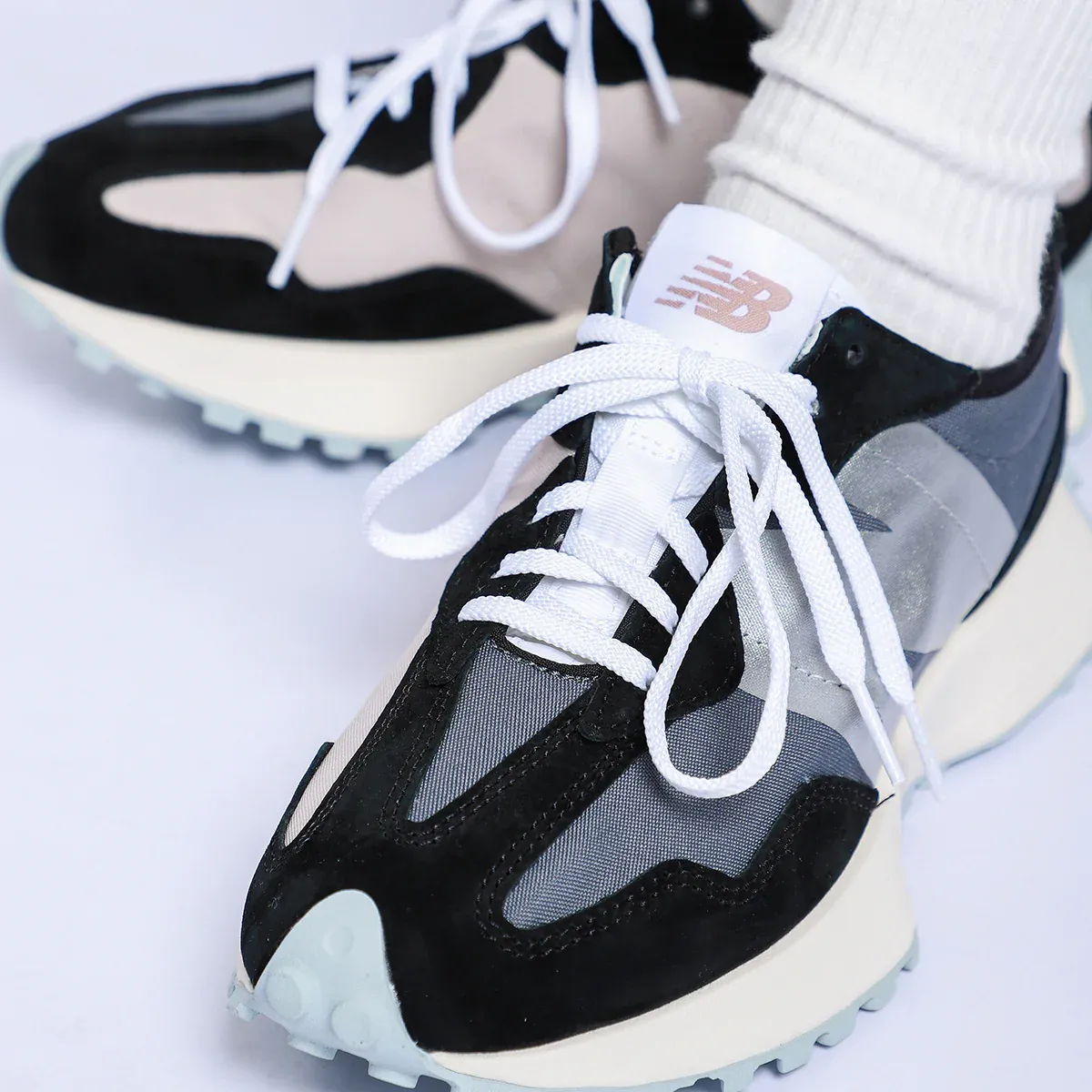 (WMNS) New balkhjgance 327 'Black White'