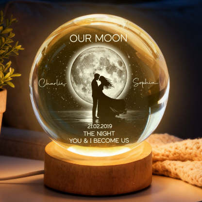 Couple Kissing Under the Moonlight, Custom Moon Phase by Date - Personalized Crystal Ball LED Night Light - Sentimental Valentine's Day Gift for Her, for Him
