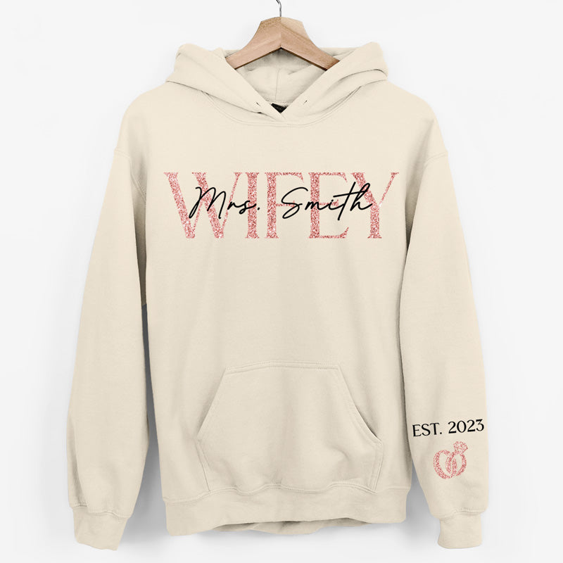 👚👕 Embrace the Warmth of Love: Personalized 'The Love of My Life My Wifey' Sweatshirt – Your Affection, Artfully Attired