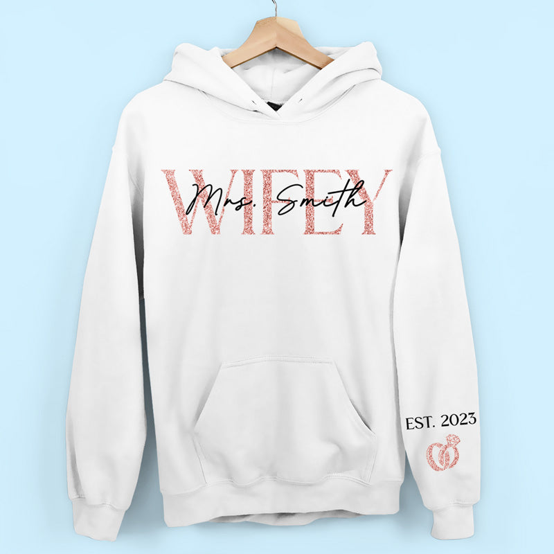👚👕 Embrace the Warmth of Love: Personalized 'The Love of My Life My Wifey' Sweatshirt – Your Affection, Artfully Attired