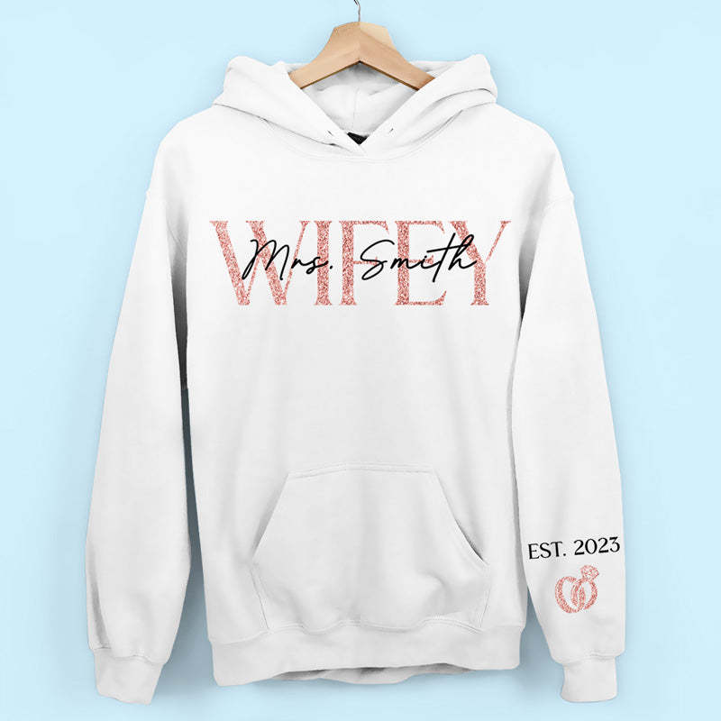 👚👕 Embrace the Warmth of Love: Personalized 'The Love of My Life My Wifey' Sweatshirt – Your Affection, Artfully Attired