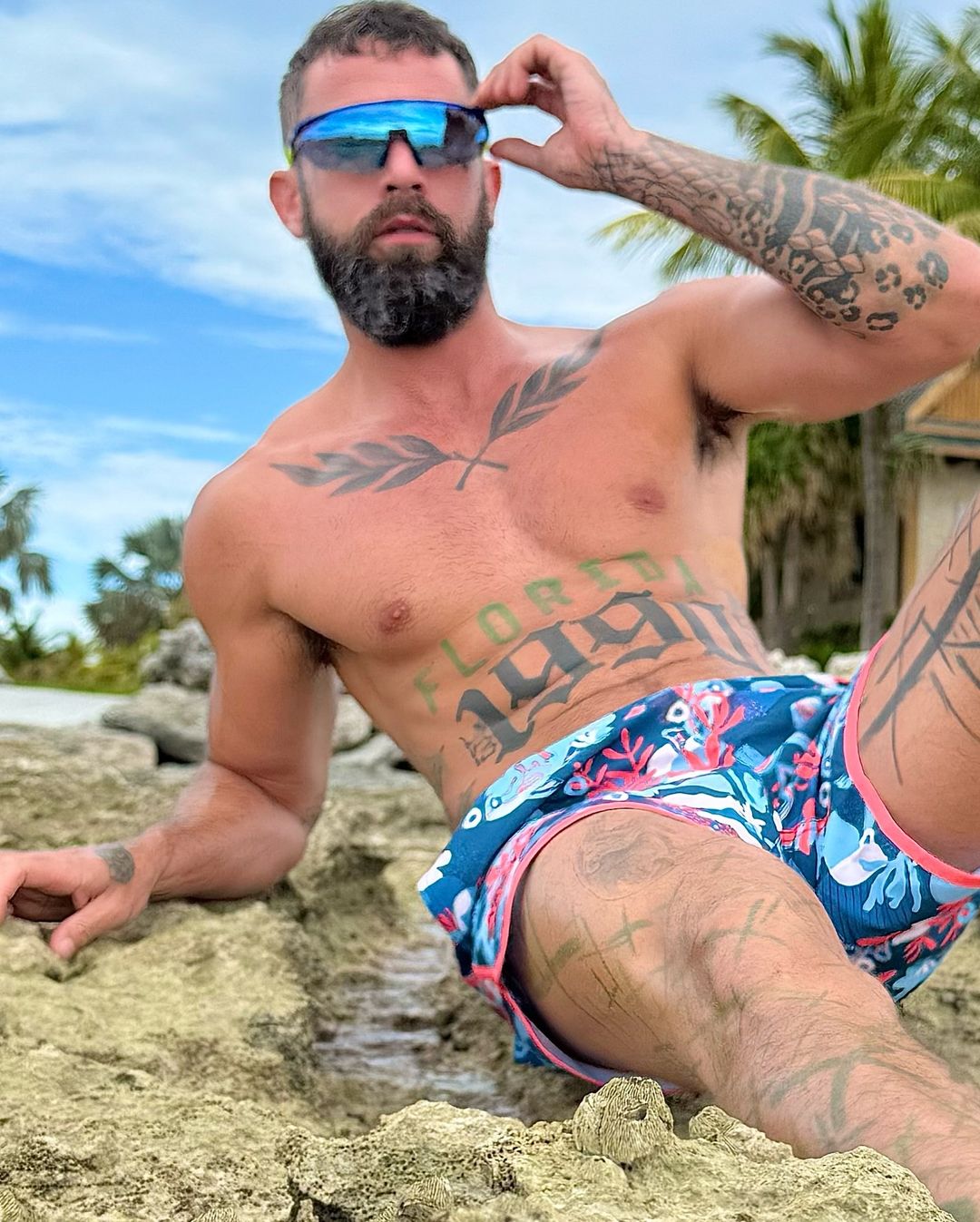 4.5 Inch Inseam Vintage Stretch White Circus Swim Trunks-VibeCloset