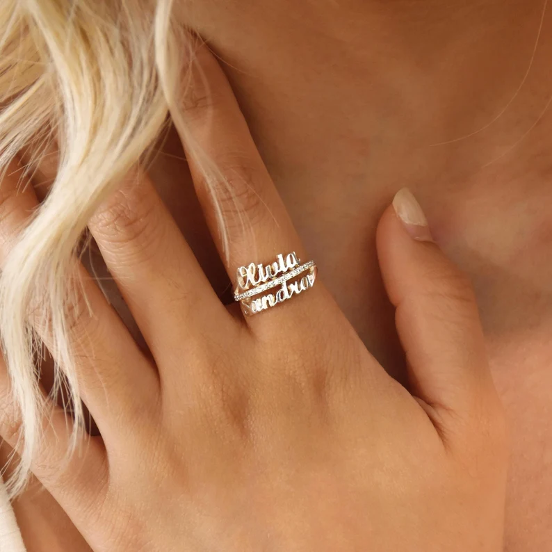 Bague double nom personnalisée avec pierres précieuses