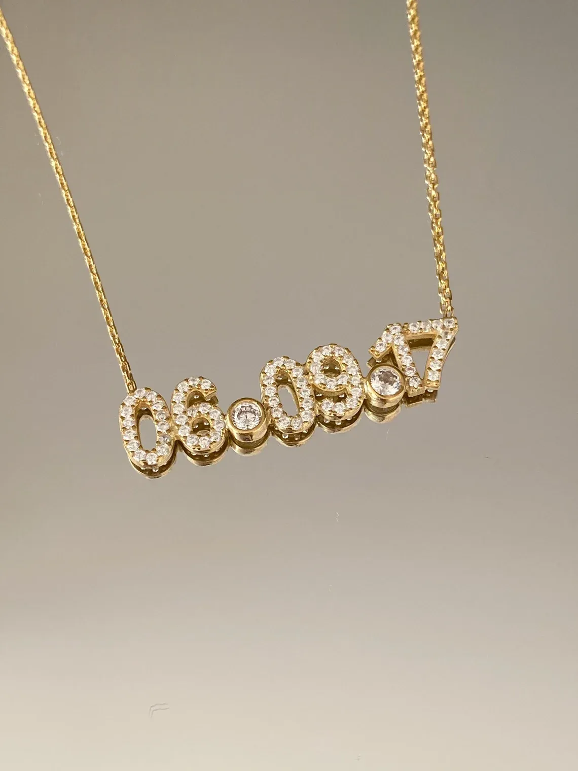 Bracelet d'anniversaire personnalisé avec zircones micro-pavées