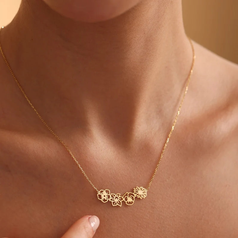 Collier délicat avec fleur de naissance