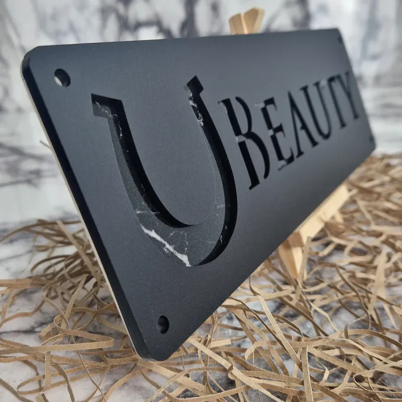 Plaque Nom Personnalisée Découpée au Laser