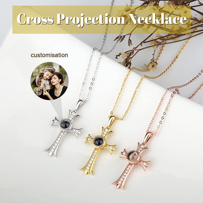 Collier à projection de croix