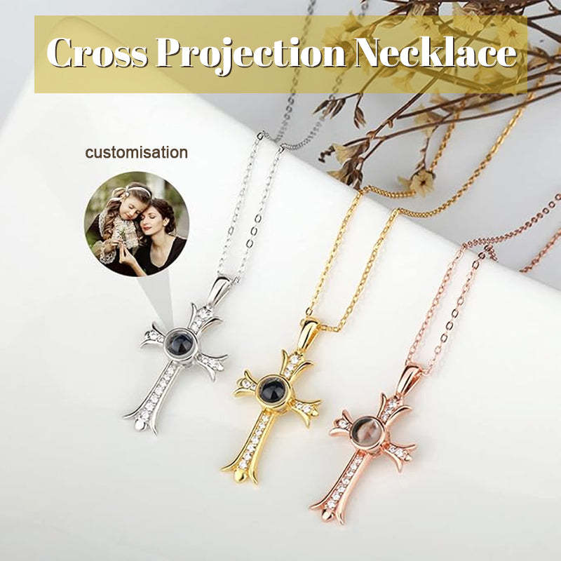 Collier à projection de croix