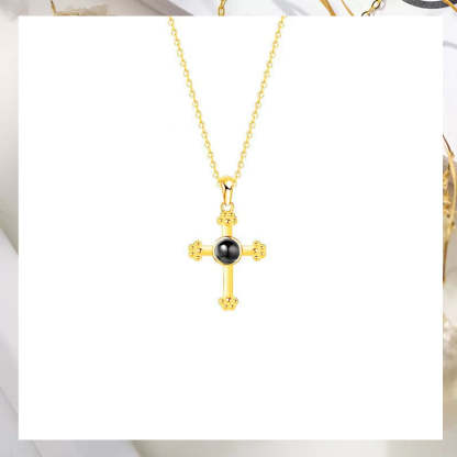 Collier à projection de croix