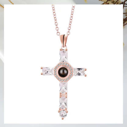 Collier à projection de croix