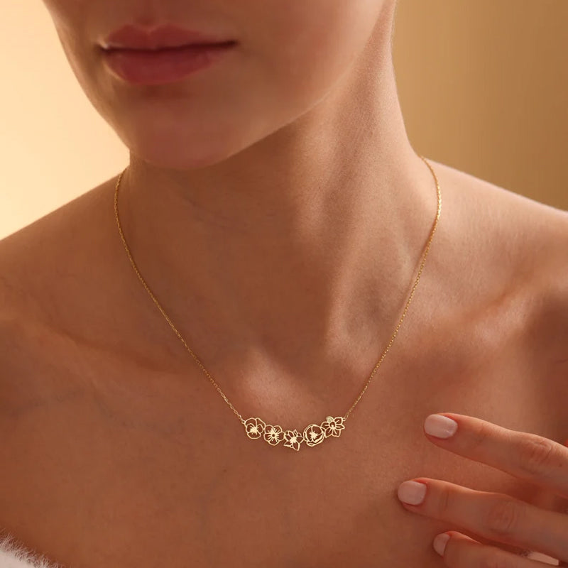 Collier délicat avec fleur de naissance