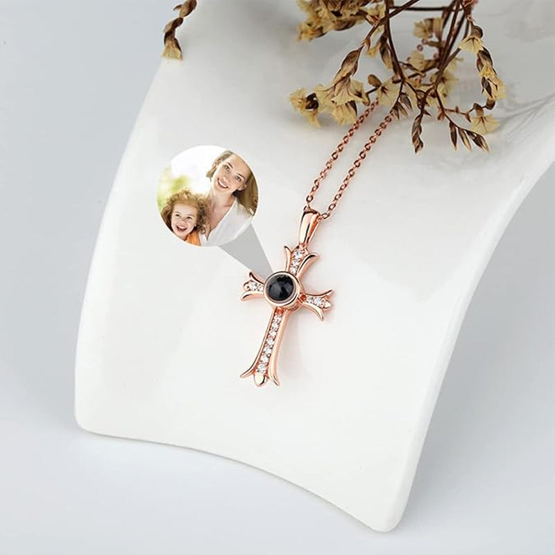 Collier à projection de croix