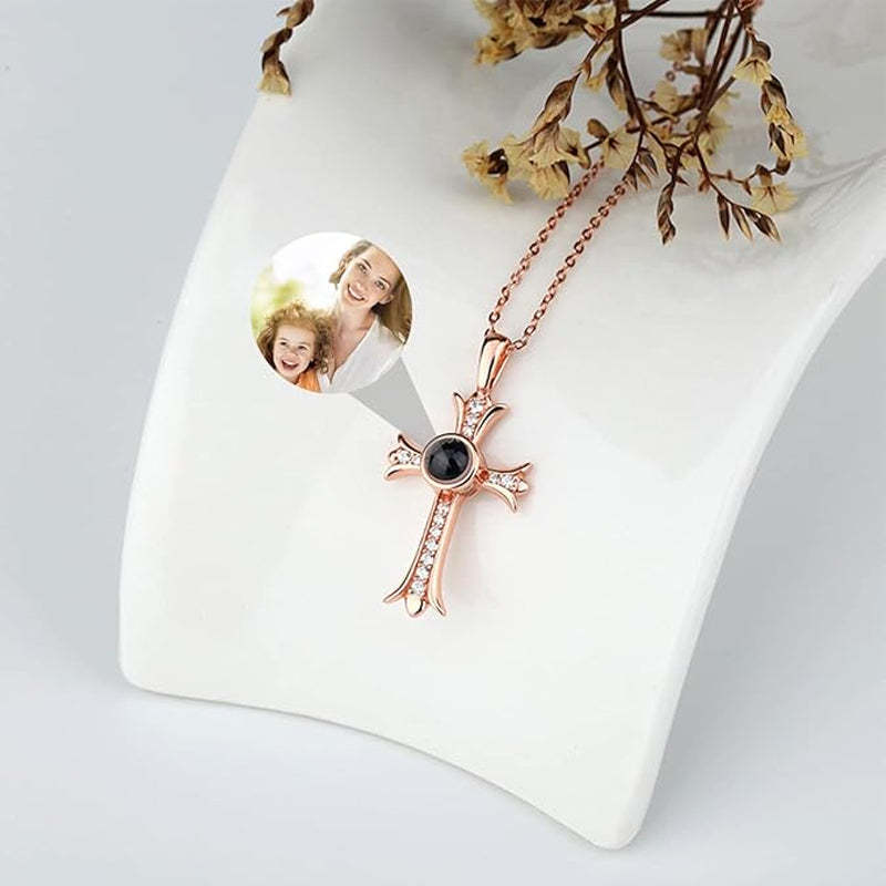 Collier à projection de croix