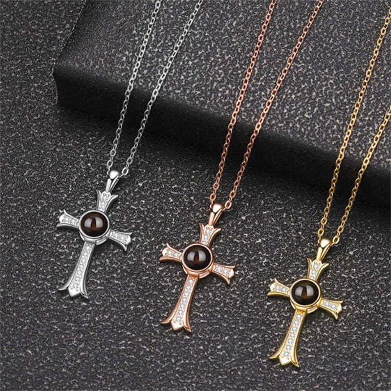 Collier à projection de croix
