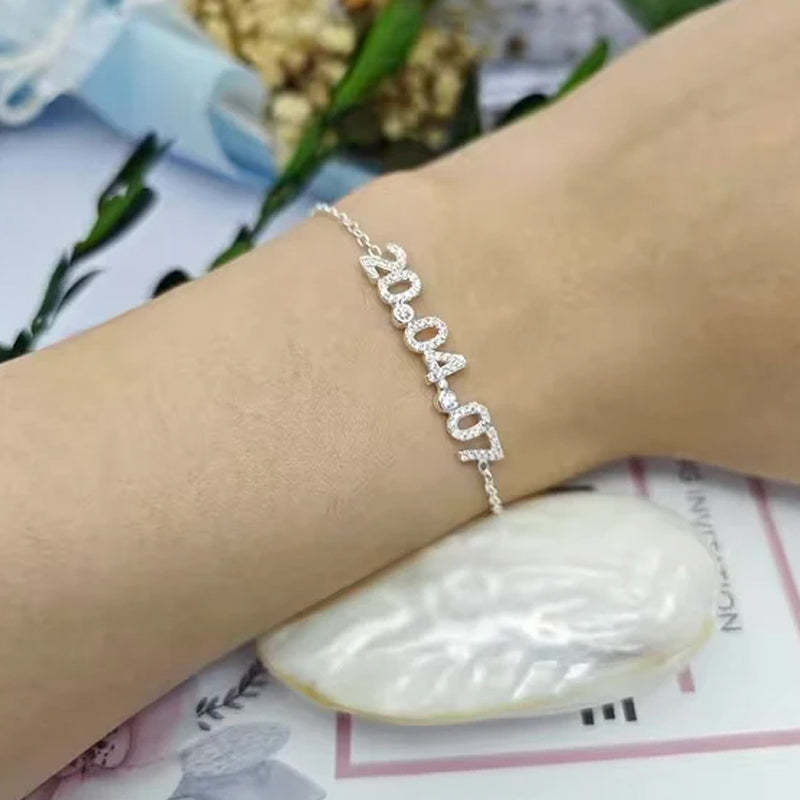 Bracelet d'anniversaire personnalisé avec zircones micro-pavées