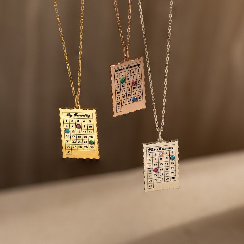 Collier simple avec pierre de naissance et calendrier