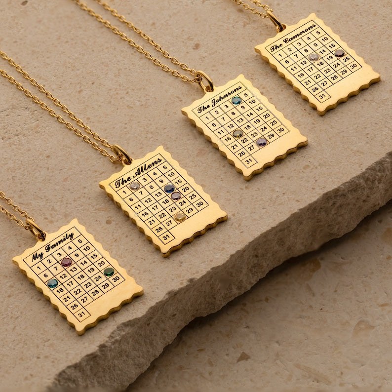 Collier simple avec pierre de naissance et calendrier